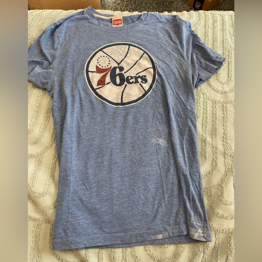 Philadelphia 76er's T-Shirt, Medium